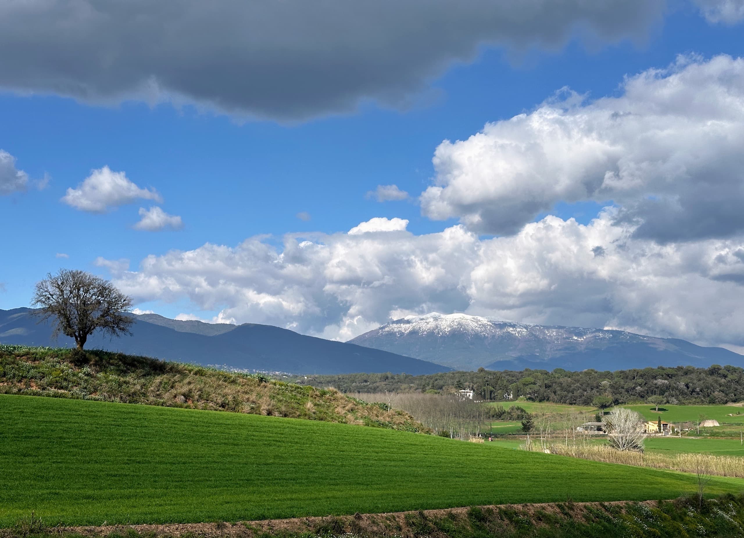 Montseny seen from Cardedeu, photographed by Albert Olivé